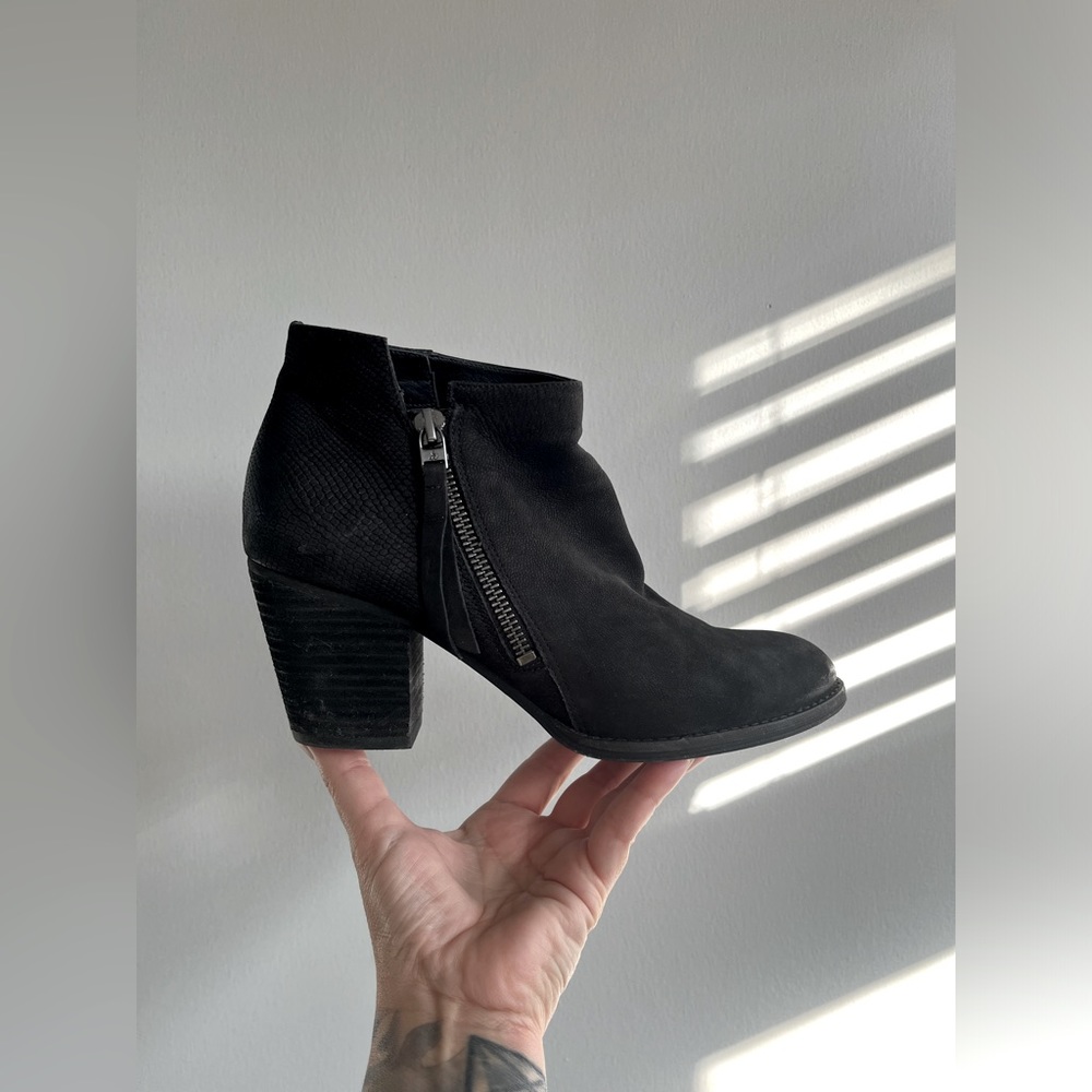 Sam Edelman Black embossed Snakeskin Leather Ankle Boots Size 8.5